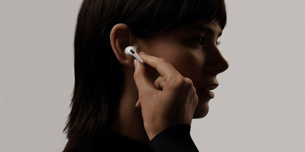 Apple AirPods Pro Wireless Headphones with Charging case